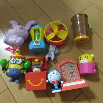 미니언, 도라에몽 등 피규어 세트