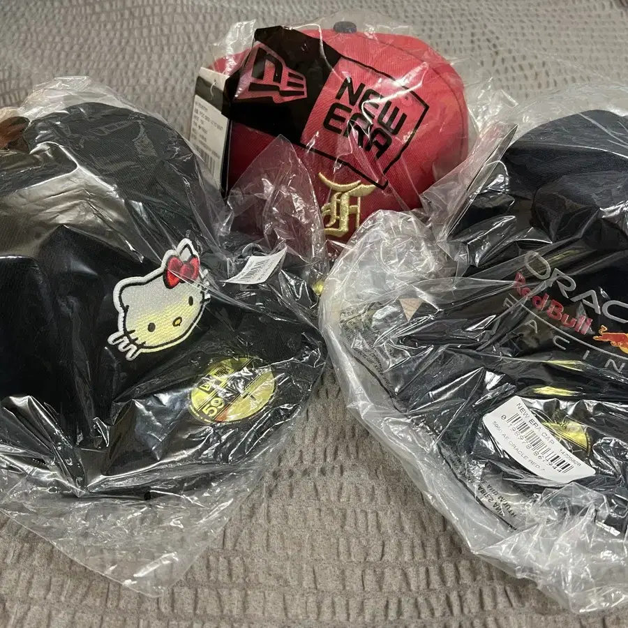 뉴에라 키티 피어오브갓 레드불