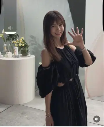 에스텔라.K 로지 커트아웃 롱 드레스