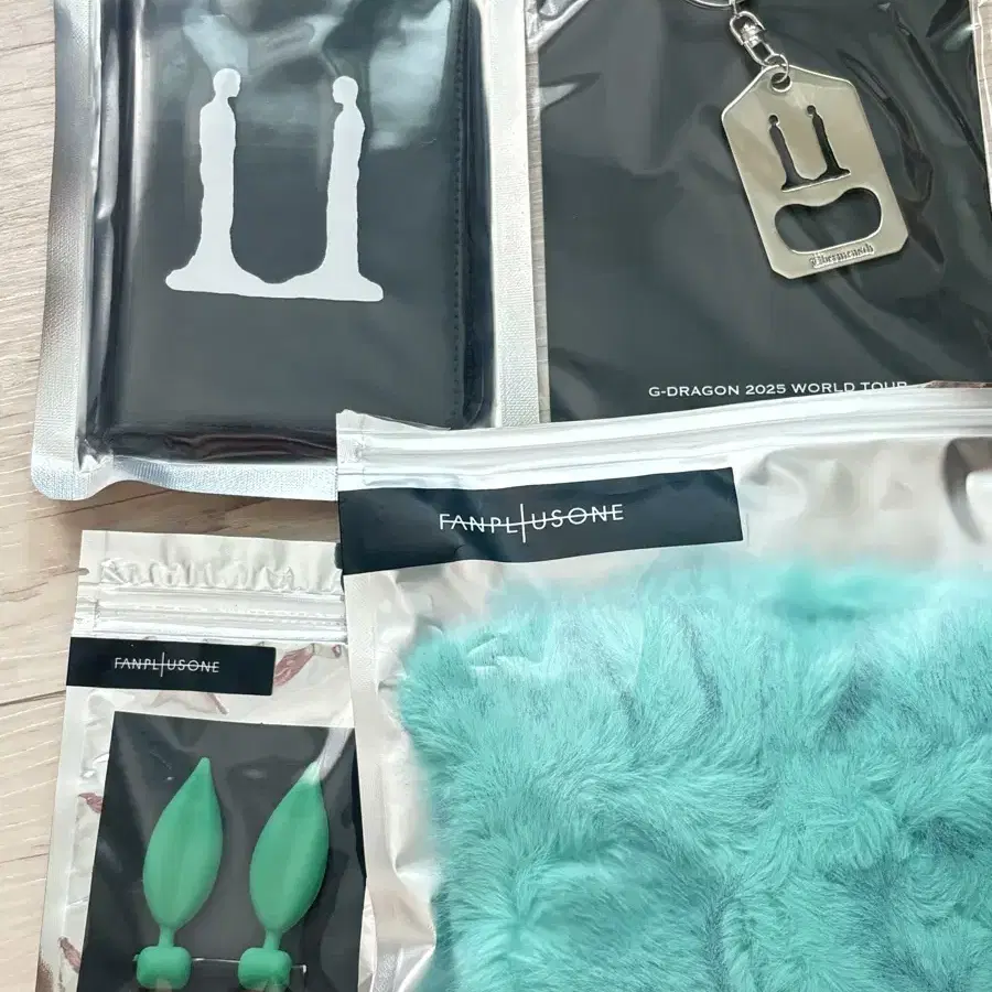 Shop G-DRAGON on Bunjang Global Site.