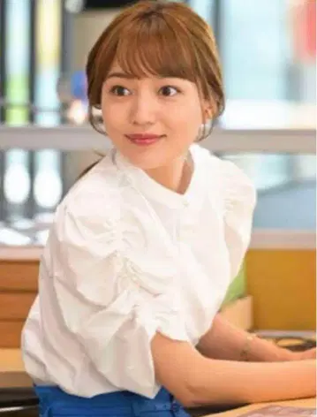 이네라 화이트 퍼프 슬리브 셔츠/블라우스