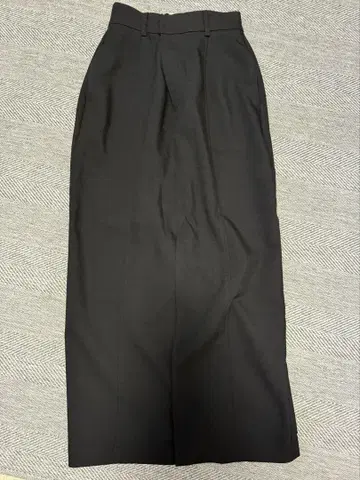 CAPRICIEUX LE'MAGE 앞 슬릿 슬랙스 스커트