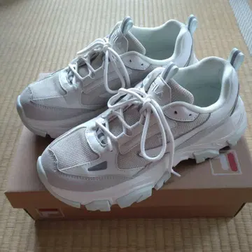 FILA 통굽 스니커즈
