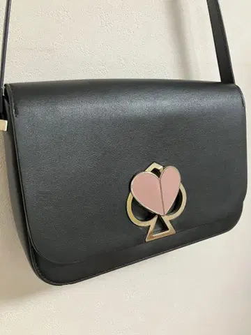 새상품급 kate spade 숄더백 니콜라 트위스트 락 가죽 블랙