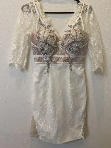 Robe & Fleurs Glossy 화이트 드레스 S 사이즈