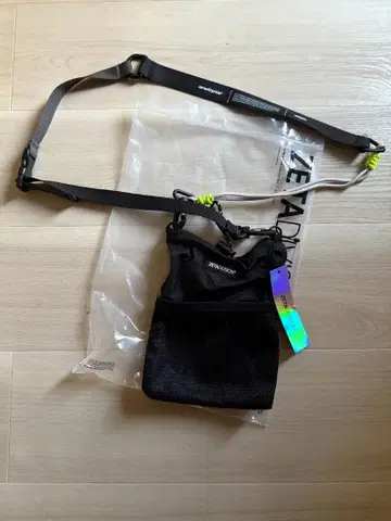ZETA DIVISION MULTI BAG WITH KEYCHAIN