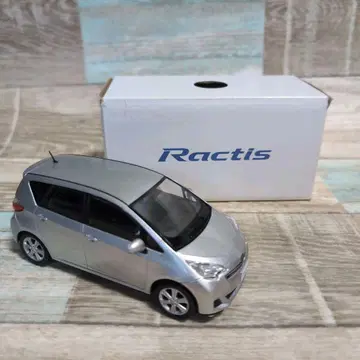 Ractis 락티스 1/30 스케일 초대 실버 메탈릭 도요타