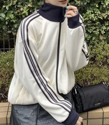 트랙 자켓 지나시스
