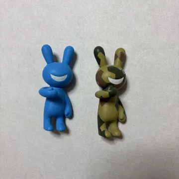 토끼형 피규어 2체 세트 (파랑 카모플라쥬)