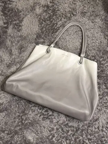 EMPORIO ARMANI 화이트 가죽 토트