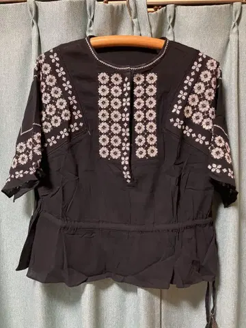 Dot & Stripes CHILD WOMAN 자수 스퀘어 블라우스