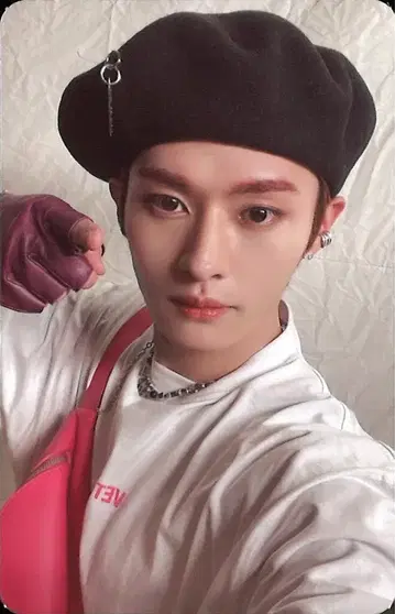 StrayKids LeeKnow ODDINARY 빨강