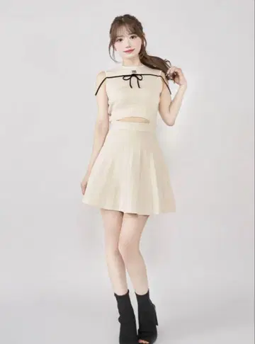 darich 허리 오픈 스트링 니트 미니 원피스
