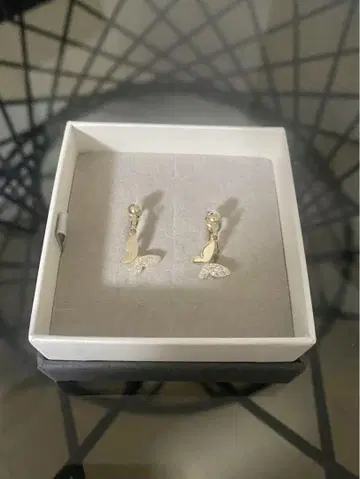 나비 버터플라이 크리스탈 장식 귀찌