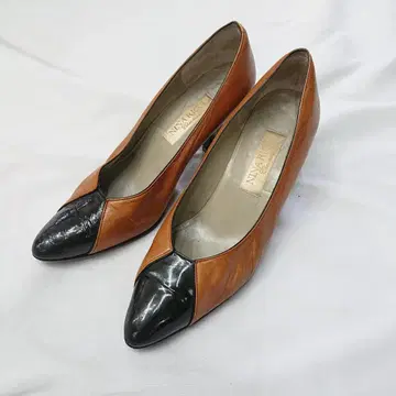 NINA RICCI 가죽 하이힐 펌프스