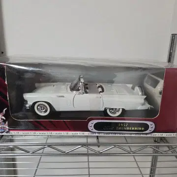 1957년 Ford 포드 썬더버드 상자에 데미지 있음.