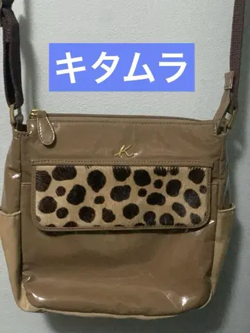 키타무라 송치 레오파드 무늬 포켓 부착 베이지 숄더백 여행 K 로고