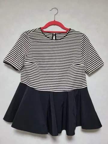 ANAYI 스트라이프 플레어 상의 반팔