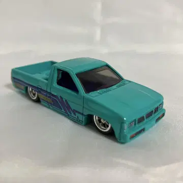 NISSAN HARD BODY (D21) 핫휠 PREMIUM
