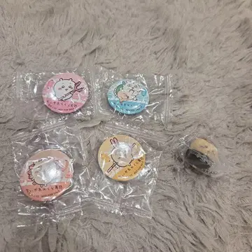 치이카와 쿠라스시 피규어 & 캔뱃지 세트