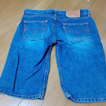 새상품급 리바이스 하프 청바지