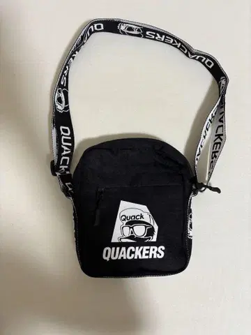 QUACKERS 블랙 파우치