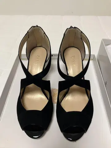 오픈토 샌들 블랙 스웨이드 pitti