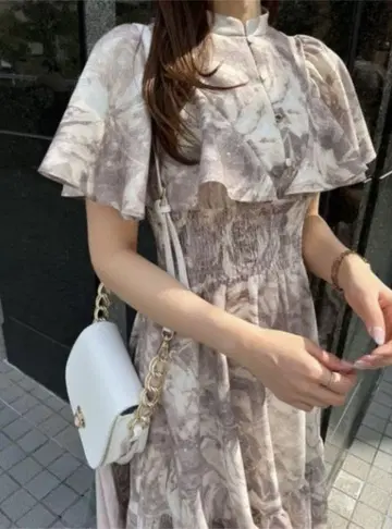 rienda 플레어 슬리브 페인트 플라워 원피스