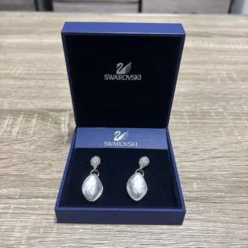 Swarovski 엘레강트 드롭형 귀찌