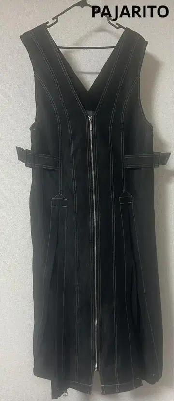 PAJARITO 블랙 V넥 슬리브리스 원피스