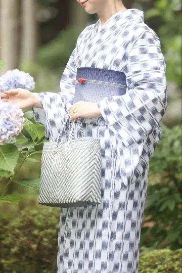 파랑과 화이트 격자 무늬 여름 기모노 단 유카타