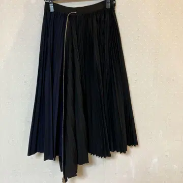 Sacai 플리츠 스커트 (새상품급)