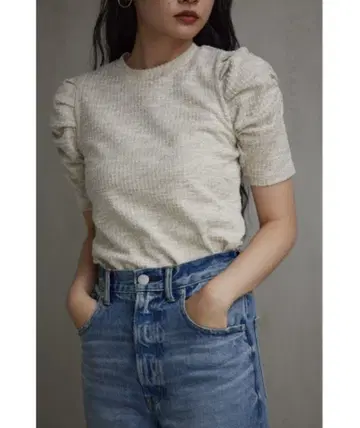 AZUL BY MOUSSY 컷 트위드 소매 개더 상의