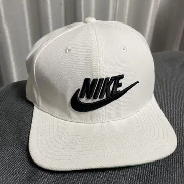 Nike 화이트 스냅백 캡