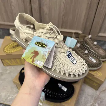 KEEN 24cm 스포츠 샌들 베이지 땋은 디자인