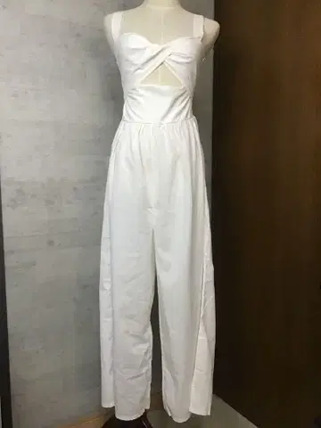 화이트 컷 아웃 올인원 M