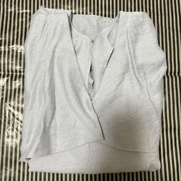 NOBLE 퍼지 린넨 스퀘어 케이프 블라우스