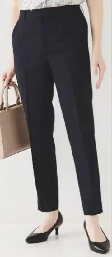 UNTITLED 미사용 새상품 네이비 린넨 라이크 테이퍼드 팬츠