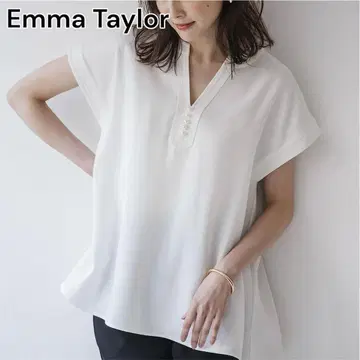[ 새상품급 ] Emma Taylor 에마 테일러 펄 버튼 키넥 블라우스