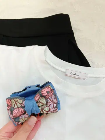 블루 X 플라워 인도 자수 리본 8cm 반스 클립