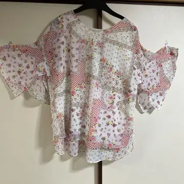 빅 사이즈 새상품급 로즈 티아라 패치워크 블라우스 플레어 소매 한여름