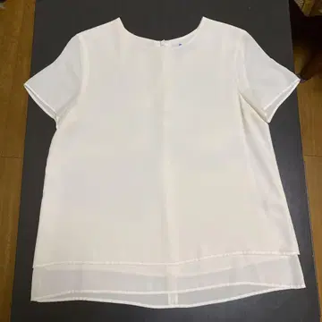 새상품급 theory luxe 화이트 반팔 블라우스 038
