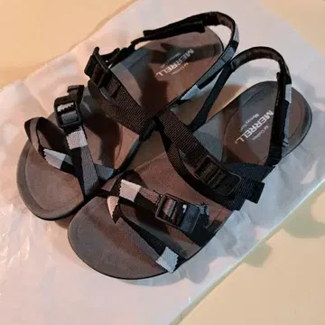 미사용 새상품 [MERRELL] 크로스 샌들 모노톤