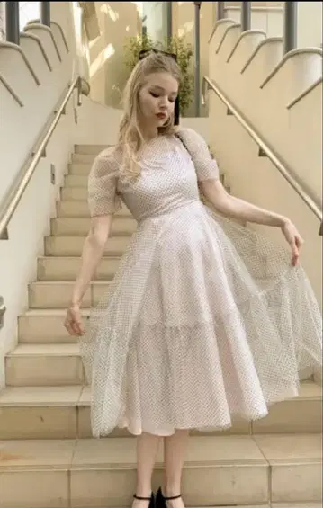에피누 새상품 택 포함 volume dress