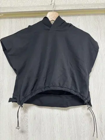 LILY BROWN 블랙 크롭 기장 후드티