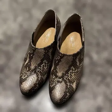 몇 번만 착용 MANU 스네이크 패턴 미들 힐 부티 뱀 패턴