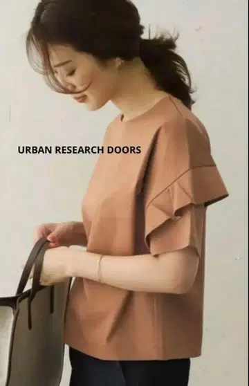 URBANRESEARCH DOORS/프릴 소매 티셔츠/브라운/원사이즈