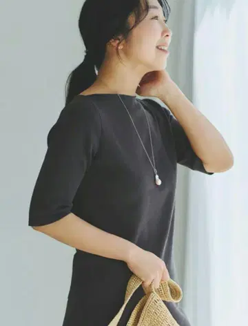 빔즈 심플 보트넥 니트