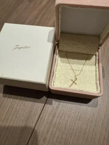 Jupiter 크로스 모티브 목걸이