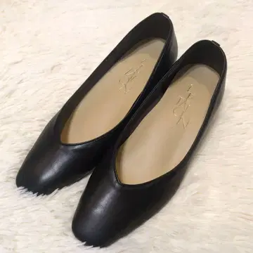 새상품급 LETALON 루타론 블랙 펌프스 V컷 23cm